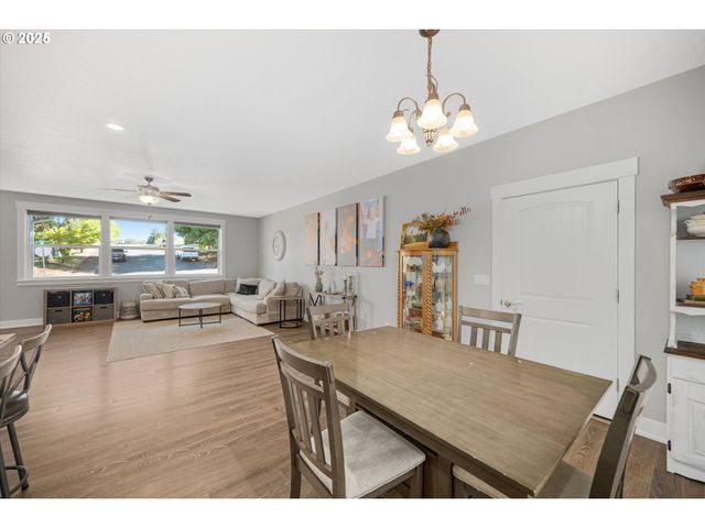 1194 Sw MAPLE St, Dallas, OR 97338