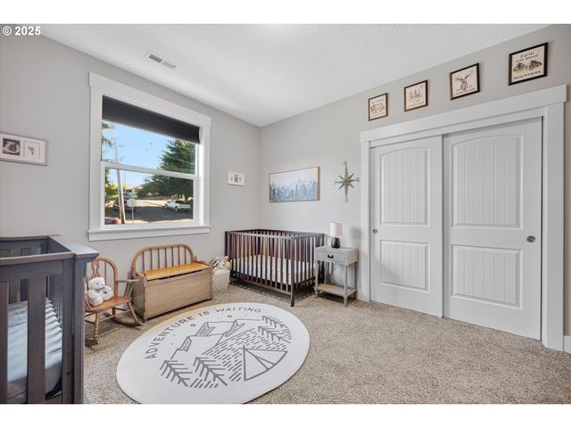 1194 Sw MAPLE St, Dallas, OR 97338