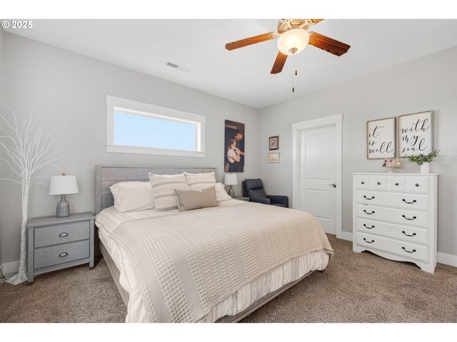 1194 Sw MAPLE St, Dallas, OR 97338