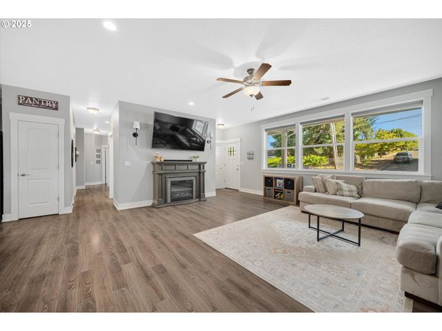 1194 Sw MAPLE St, Dallas, OR 97338