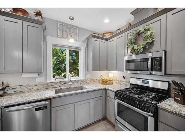 1194 Sw MAPLE St, Dallas, OR 97338