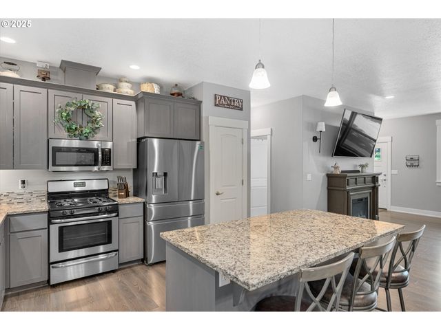 1194 Sw MAPLE St, Dallas, OR 97338