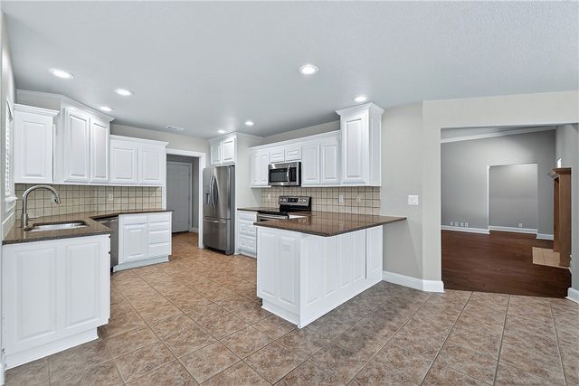 406 NW Saddlebrook Drive, Bentonville, AR 72712
