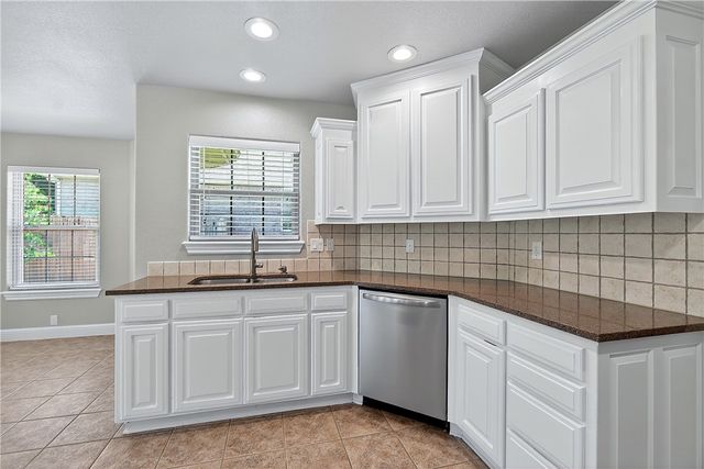 406 NW Saddlebrook Drive, Bentonville, AR 72712