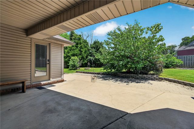 406 NW Saddlebrook Drive, Bentonville, AR 72712