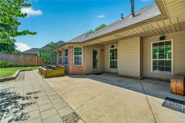 406 NW Saddlebrook Drive, Bentonville, AR 72712