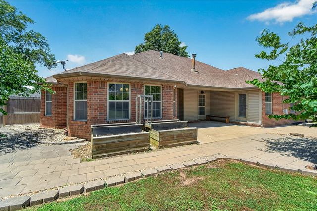 406 NW Saddlebrook Drive, Bentonville, AR 72712