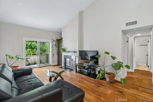 645 Chestnut Avenue 305, Long Beach, CA 90802