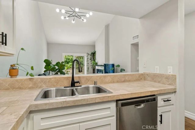 645 Chestnut Avenue 305, Long Beach, CA 90802