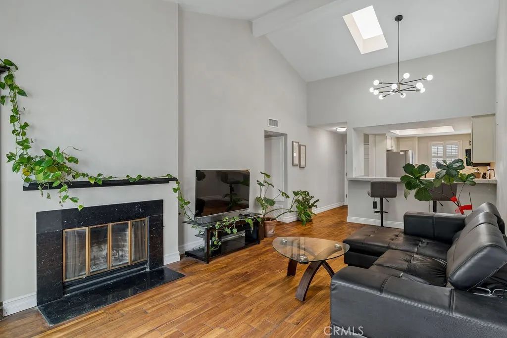 645 Chestnut Avenue 305, Long Beach, CA 90802