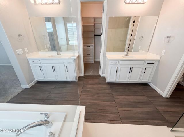 13724 W HARVEST Avenue, Litchfield Park, AZ 85340