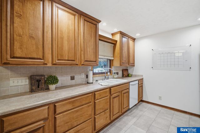 5115 S 52 Street, Lincoln, NE 68516