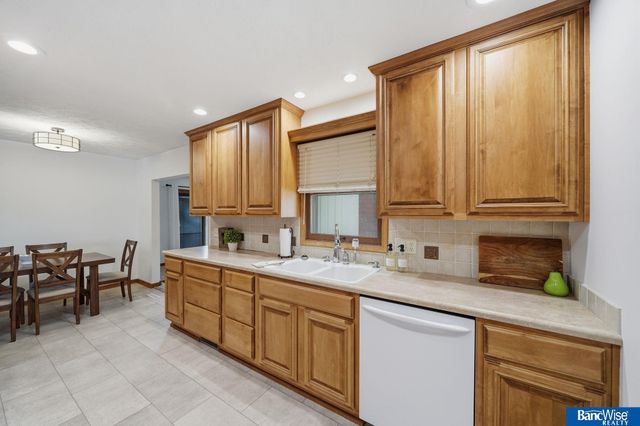 5115 S 52 Street, Lincoln, NE 68516