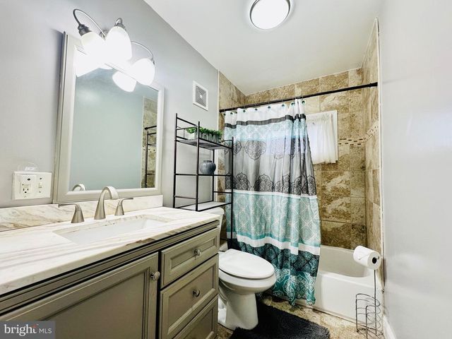 3911 SOUTHERN CROSS DR, Gwynn Oak, MD 21207