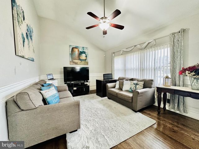 3911 SOUTHERN CROSS DR, Gwynn Oak, MD 21207