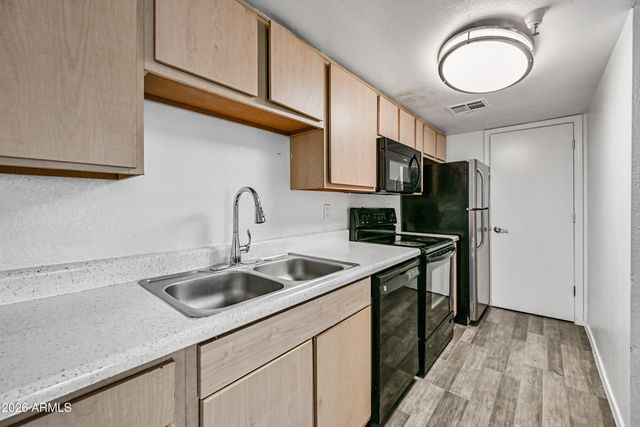 3065 N 67TH Avenue 120, Phoenix, AZ 85033