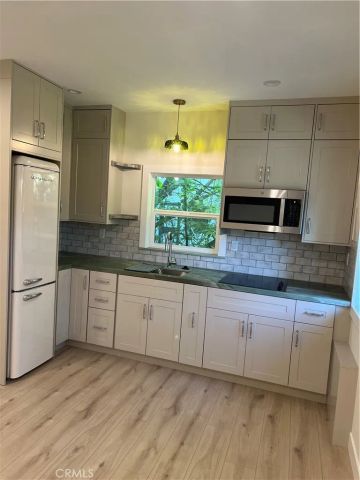 1879 Verdugo Loma Drive A, Glendale, CA 91208