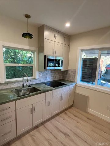 1879 Verdugo Loma Drive A, Glendale, CA 91208