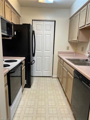 5 Salt Marsh Quay Apt H, Hampton, VA 23666