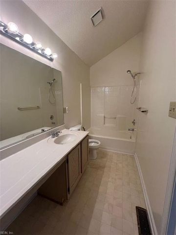 5 Salt Marsh Quay Apt H, Hampton, VA 23666