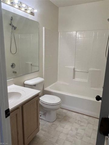 5 Salt Marsh Quay Apt H, Hampton, VA 23666