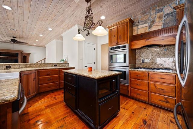 110 COLUMNS Drive, Alexandria, LA 71303