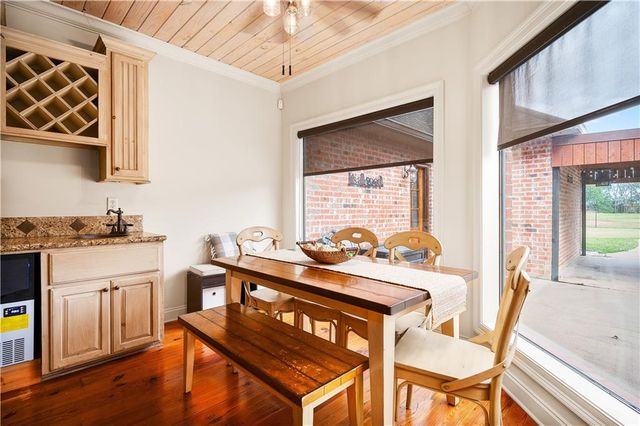 110 COLUMNS Drive, Alexandria, LA 71303