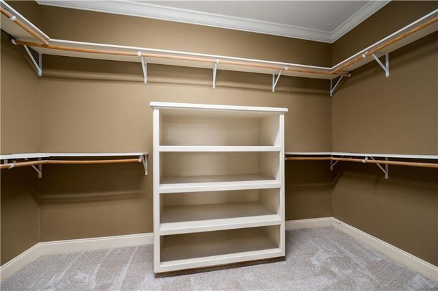 110 COLUMNS Drive, Alexandria, LA 71303