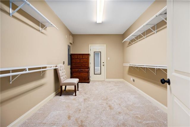 110 COLUMNS Drive, Alexandria, LA 71303