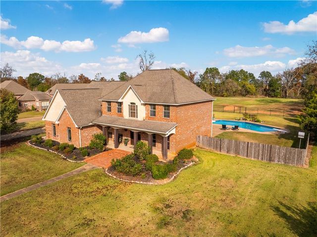 110 COLUMNS Drive, Alexandria, LA 71303