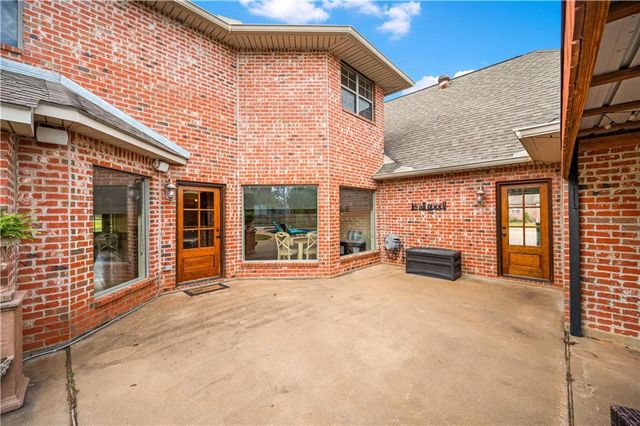 110 COLUMNS Drive, Alexandria, LA 71303