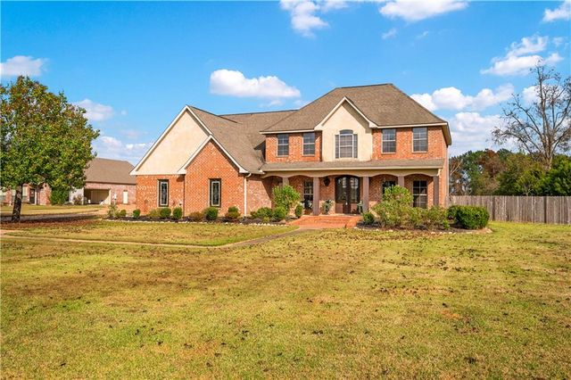 110 COLUMNS Drive, Alexandria, LA 71303