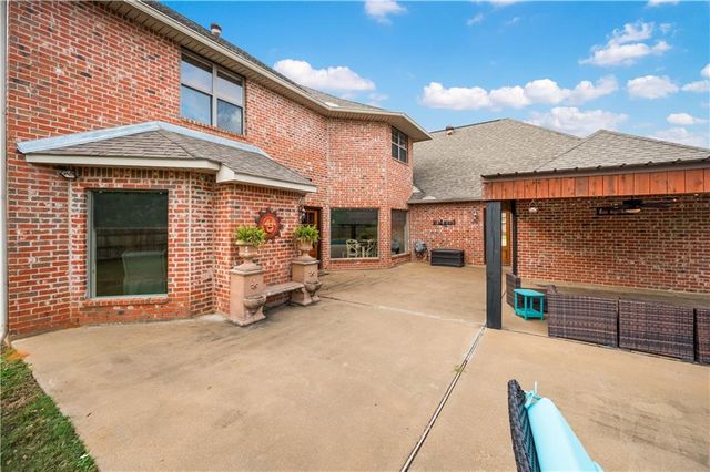 110 COLUMNS Drive, Alexandria, LA 71303