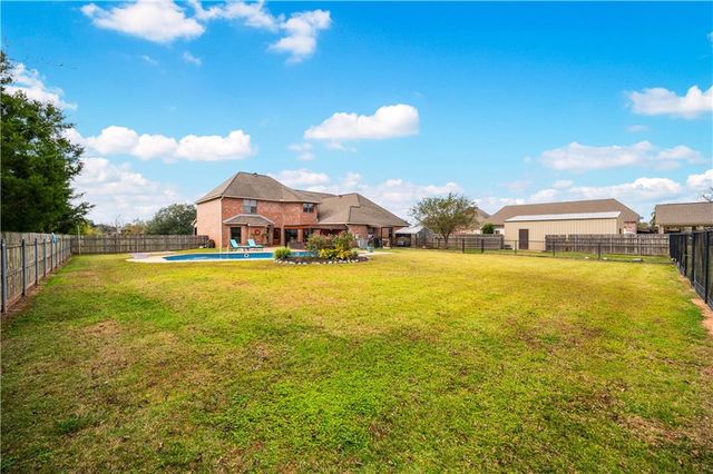 110 COLUMNS Drive, Alexandria, LA 71303