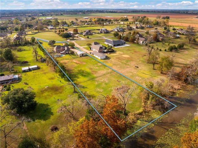 110 COLUMNS Drive, Alexandria, LA 71303