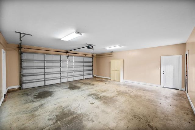 110 COLUMNS Drive, Alexandria, LA 71303