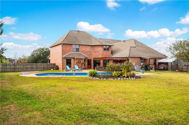 110 COLUMNS Drive, Alexandria, LA 71303