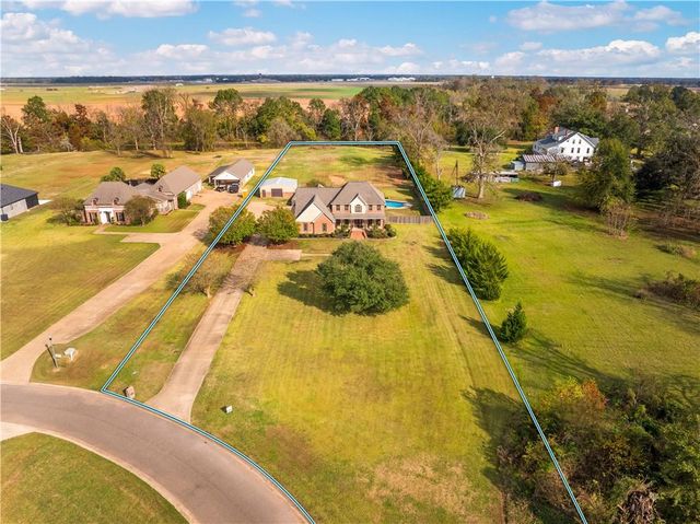 110 COLUMNS Drive, Alexandria, LA 71303