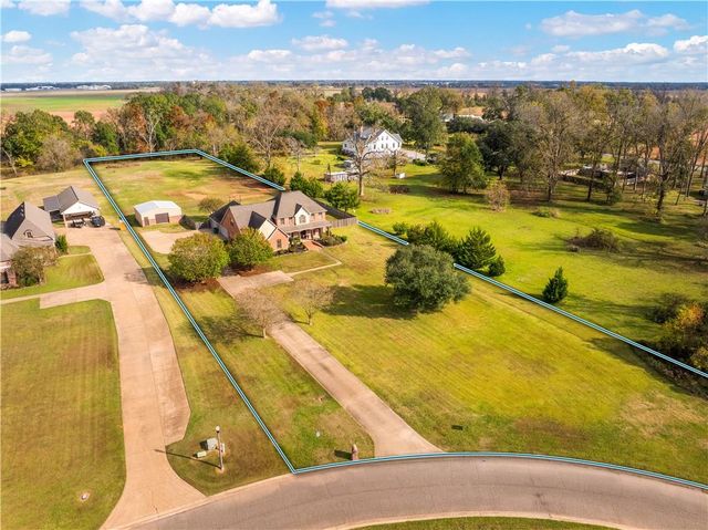 110 COLUMNS Drive, Alexandria, LA 71303