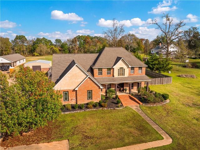 110 COLUMNS Drive, Alexandria, LA 71303