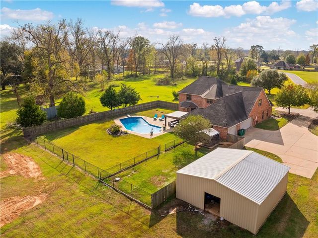 110 COLUMNS Drive, Alexandria, LA 71303