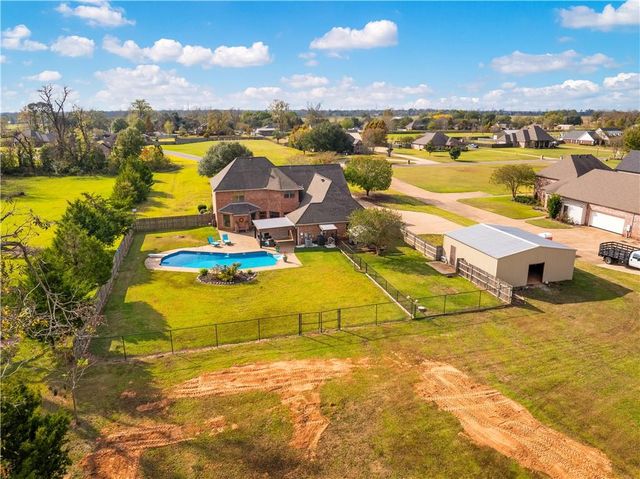 110 COLUMNS Drive, Alexandria, LA 71303