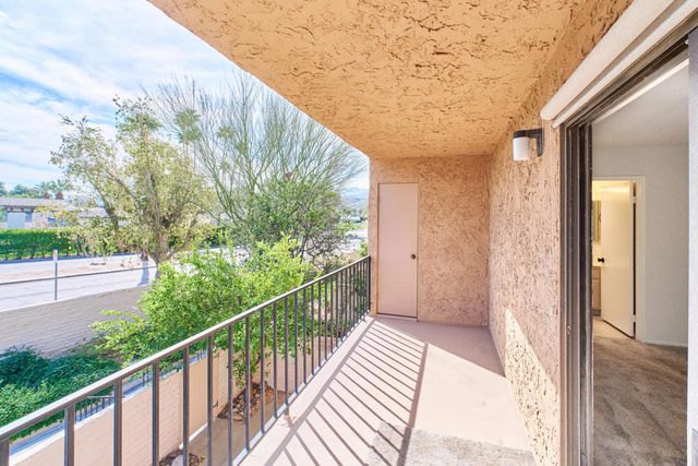 2420 Los Coyotes Drive, Palm Springs, CA 92264