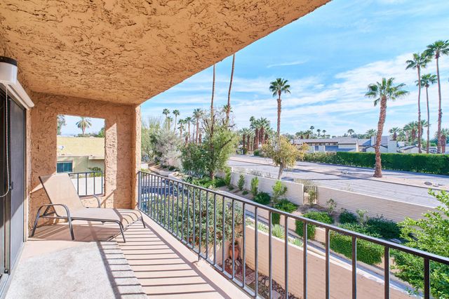 2420 Los Coyotes Drive, Palm Springs, CA 92264