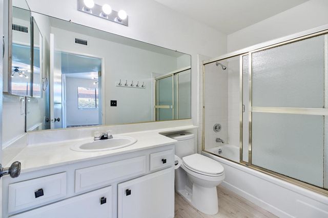 2420 Los Coyotes Drive, Palm Springs, CA 92264