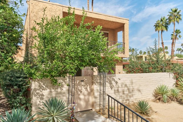 2420 Los Coyotes Drive, Palm Springs, CA 92264