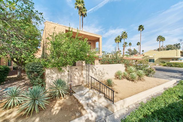 2420 Los Coyotes Drive, Palm Springs, CA 92264