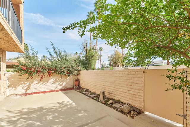 2420 Los Coyotes Drive, Palm Springs, CA 92264