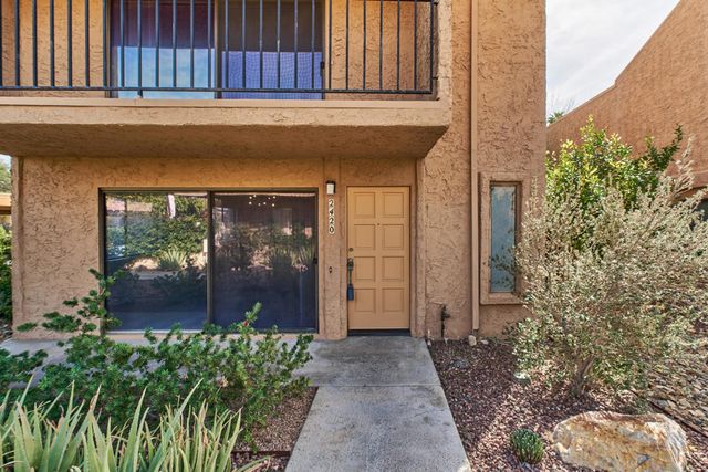 2420 Los Coyotes Drive, Palm Springs, CA 92264