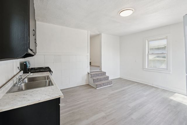 1101 w 6th Street, Davenport, IA 52802